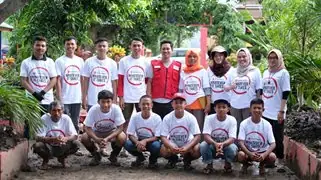 Ihwana Mustafa bersama tim Program BRIGHT di Makassar