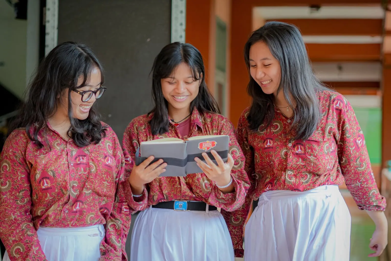 Bijak Berselancar di Dunia Maya: Kisah Alya*