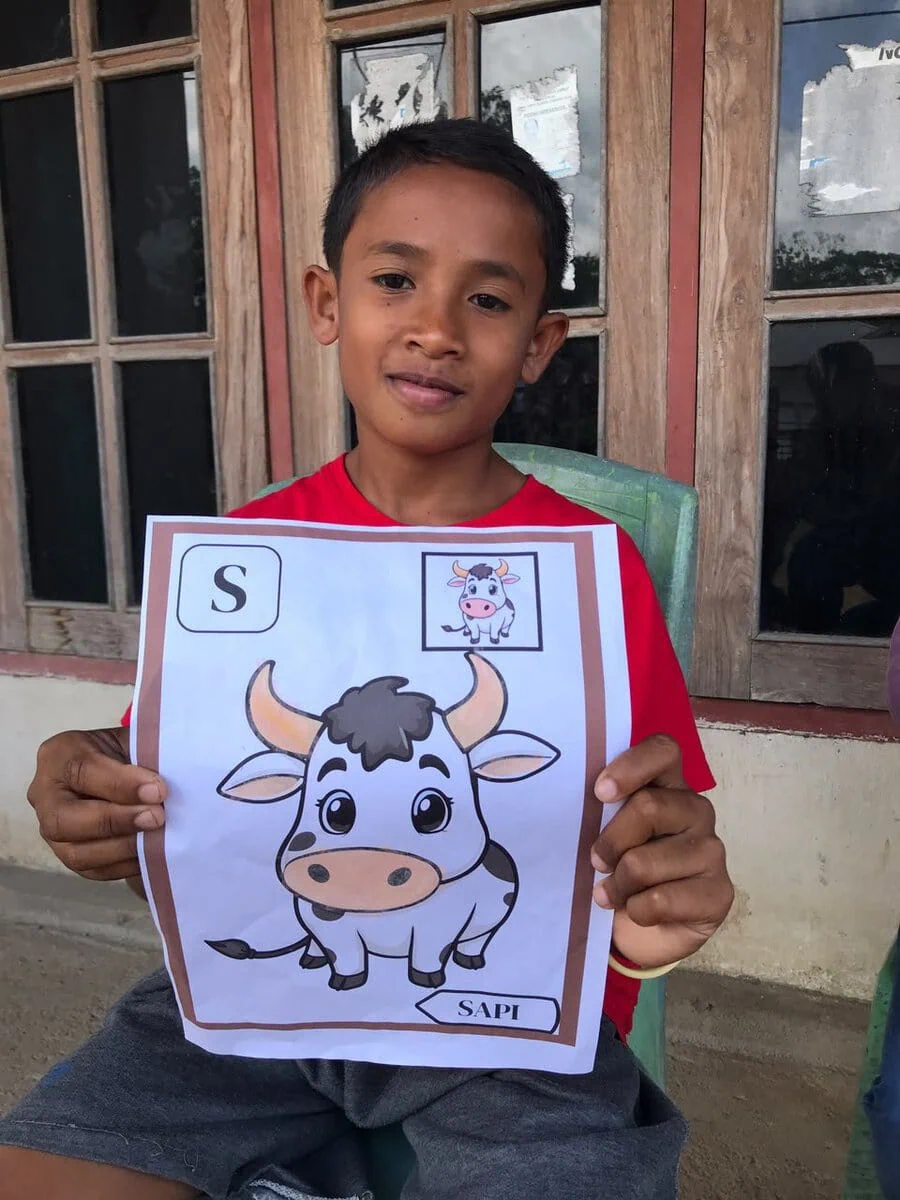 2026-08-20 ER NTT PSS for Children in Nagekeo Yohan showing her drawing