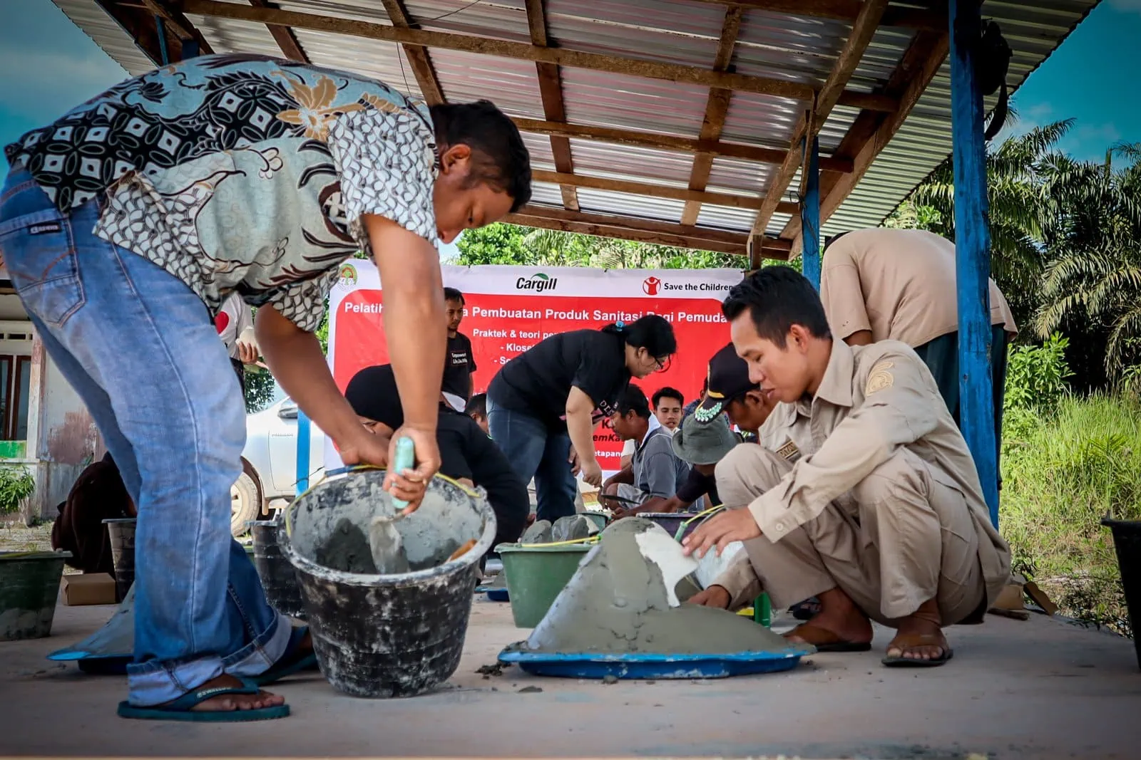 Lawan Krisis Sanitasi, Warga Pedalaman Ketapang Dibekali Keterampilan Bangun Jamban Sehat